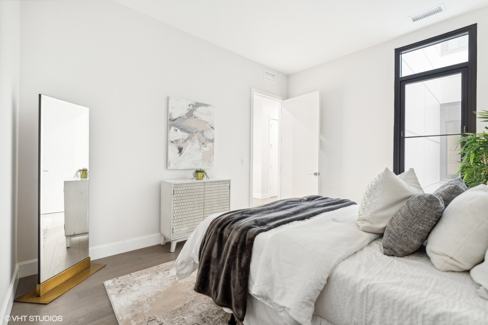 27 North Aberdeen Street, Unit 3N Chicago, IL 60607 - Photo 31 of 35 a bedroom with a bed and a window