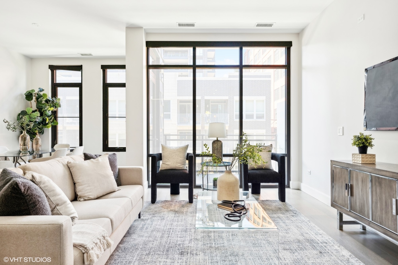 27 North Aberdeen Street, Unit 3N Chicago, IL 60607 - Photo 7 of 35 a living room with furniture and large windows