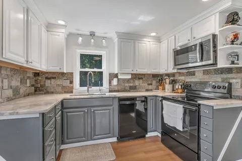 $499,000 | 232 West Street, Attleboro, MA 02703