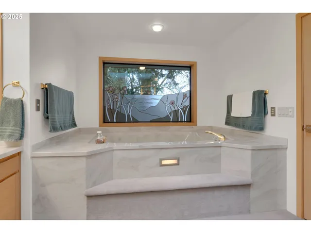 $799,900 | 2590 Bowmont Drive, Eugene, OR 97405