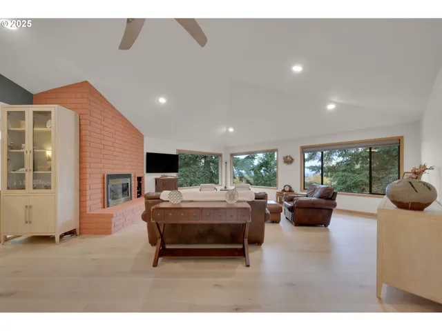 $799,900 | 2590 Bowmont Drive, Eugene, OR 97405