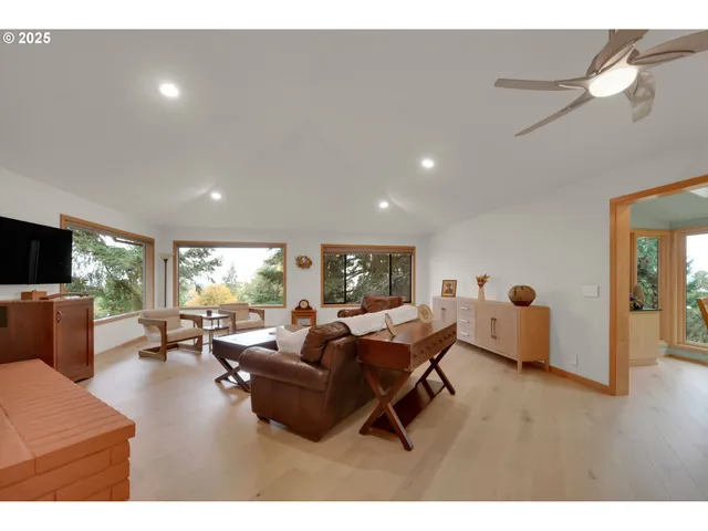 $799,900 | 2590 Bowmont Drive, Eugene, OR 97405