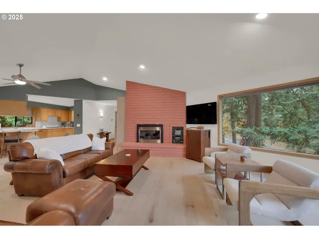 $799,900 | 2590 Bowmont Drive, Eugene, OR 97405