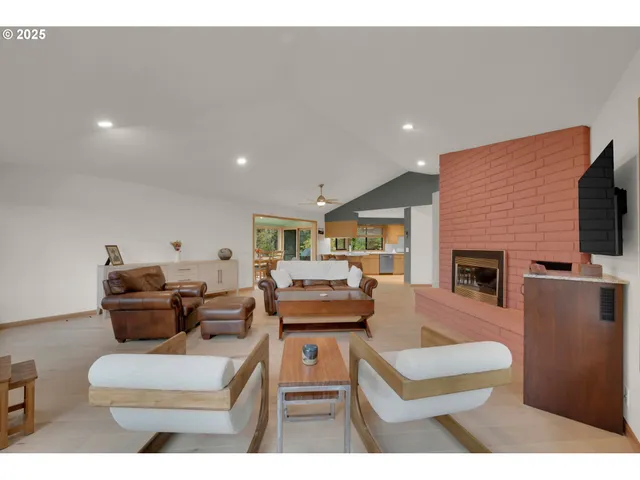 $799,900 | 2590 Bowmont Drive, Eugene, OR 97405