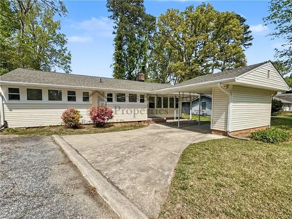 $1,925 | 2210 West Friendly Avenue, Greensboro, NC 27403