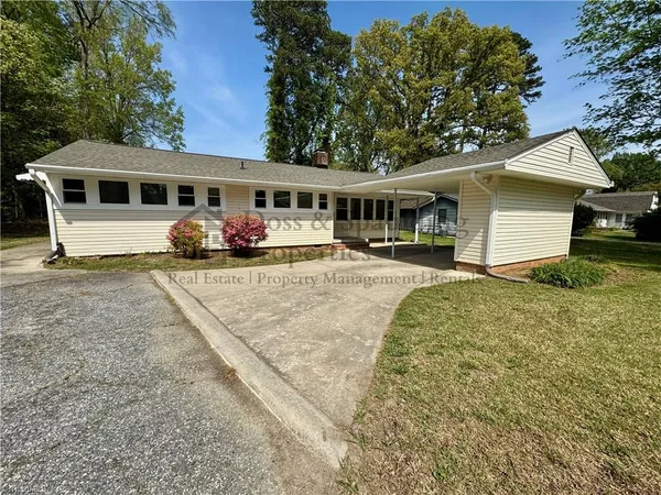 $1,925 | 2210 West Friendly Avenue, Greensboro, NC 27403