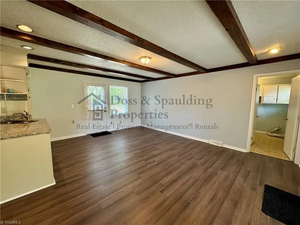 $1,925 | 2210 West Friendly Avenue, Greensboro, NC 27403