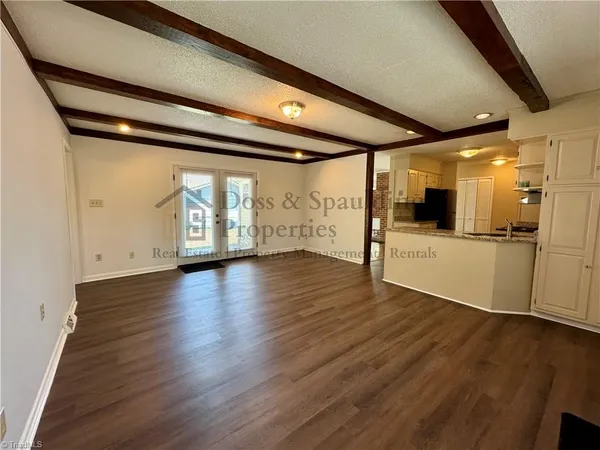 $1,925 | 2210 West Friendly Avenue, Greensboro, NC 27403