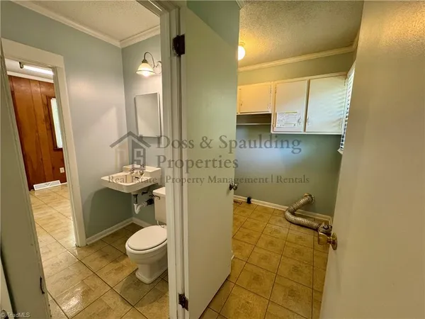 $1,925 | 2210 West Friendly Avenue, Greensboro, NC 27403
