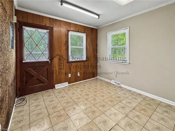 $1,925 | 2210 West Friendly Avenue, Greensboro, NC 27403