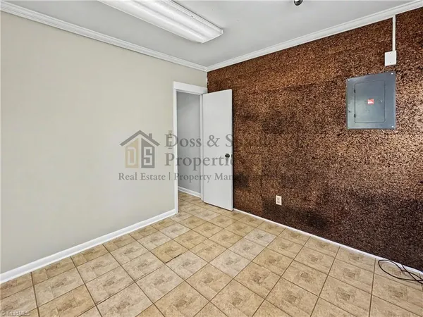 $1,925 | 2210 West Friendly Avenue, Greensboro, NC 27403