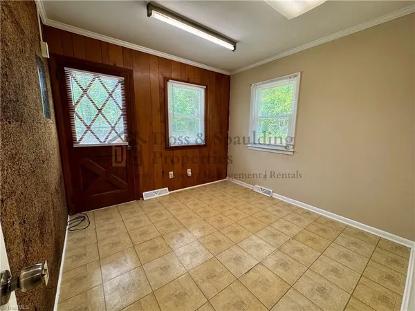 $1,925 | 2210 West Friendly Avenue, Greensboro, NC 27403