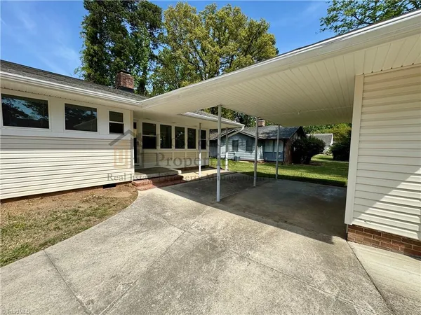 $1,925 | 2210 West Friendly Avenue, Greensboro, NC 27403