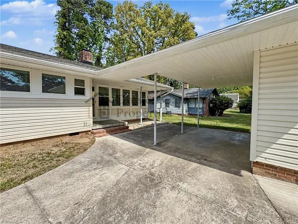 $1,925 | 2210 West Friendly Avenue, Greensboro, NC 27403