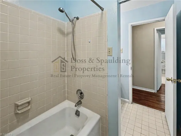 $1,925 | 2210 West Friendly Avenue, Greensboro, NC 27403