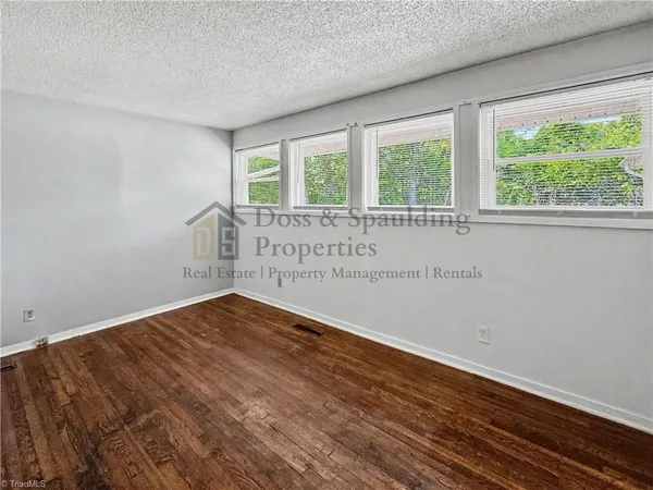 $1,925 | 2210 West Friendly Avenue, Greensboro, NC 27403
