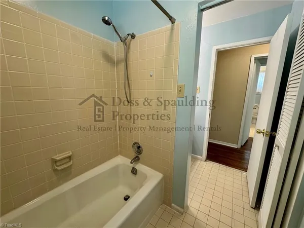 $1,925 | 2210 West Friendly Avenue, Greensboro, NC 27403
