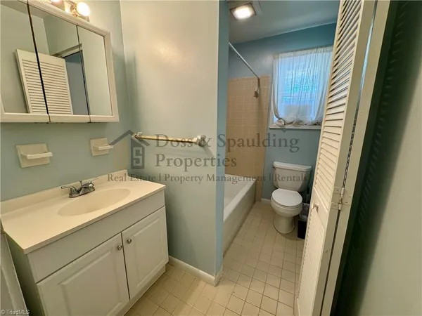 $1,925 | 2210 West Friendly Avenue, Greensboro, NC 27403