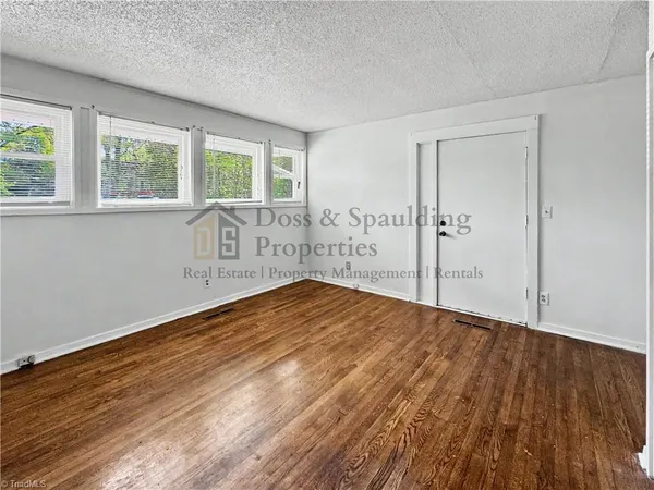 $1,925 | 2210 West Friendly Avenue, Greensboro, NC 27403