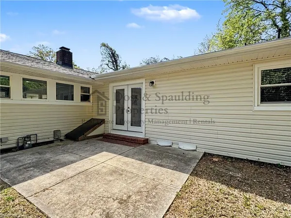 $1,925 | 2210 West Friendly Avenue, Greensboro, NC 27403