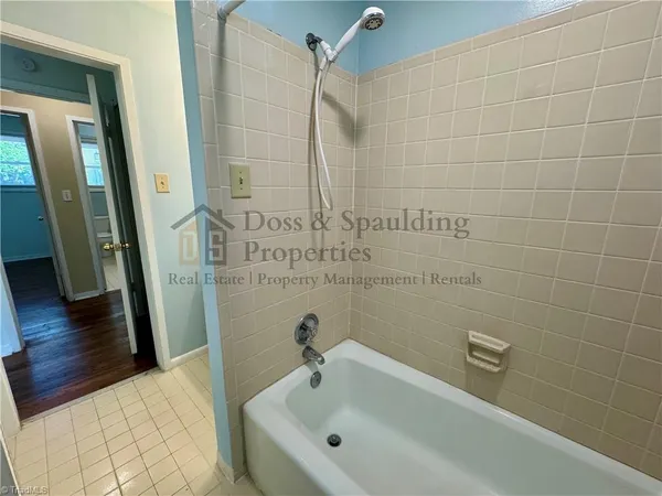 $1,925 | 2210 West Friendly Avenue, Greensboro, NC 27403