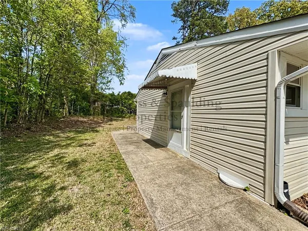 $1,925 | 2210 West Friendly Avenue, Greensboro, NC 27403