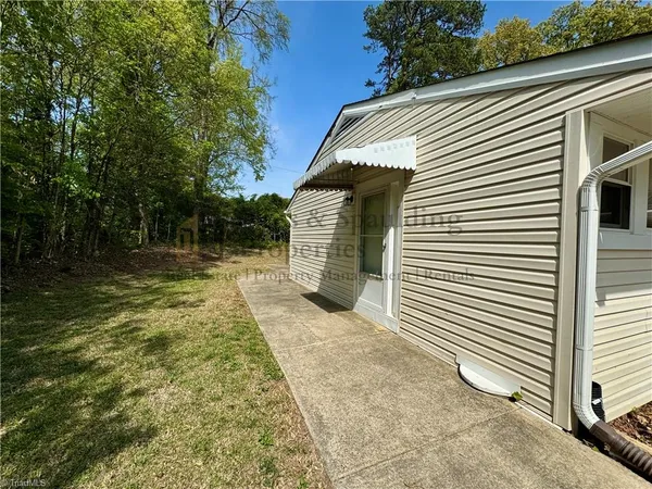 $1,925 | 2210 West Friendly Avenue, Greensboro, NC 27403