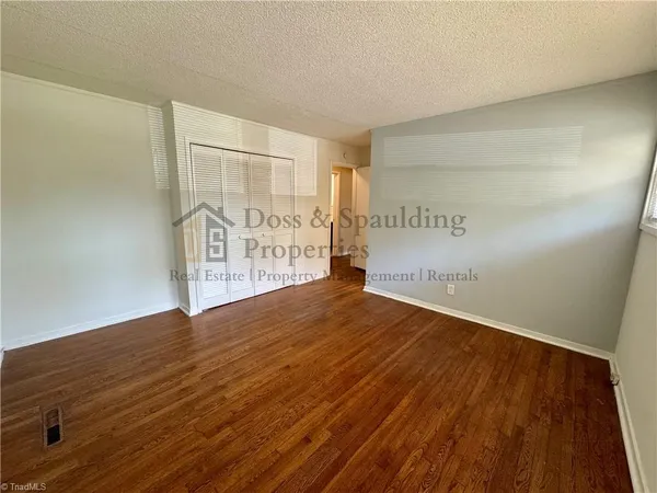 $1,925 | 2210 West Friendly Avenue, Greensboro, NC 27403