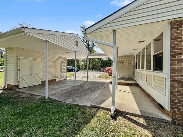 $1,925 | 2210 West Friendly Avenue, Greensboro, NC 27403