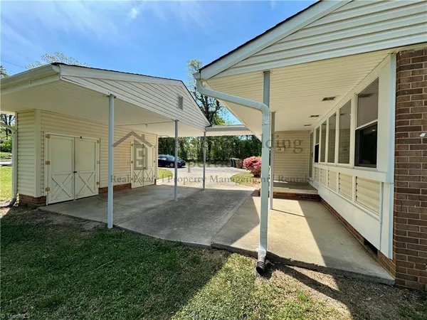 $1,925 | 2210 West Friendly Avenue, Greensboro, NC 27403