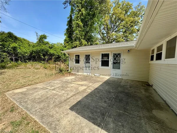 $1,925 | 2210 West Friendly Avenue, Greensboro, NC 27403