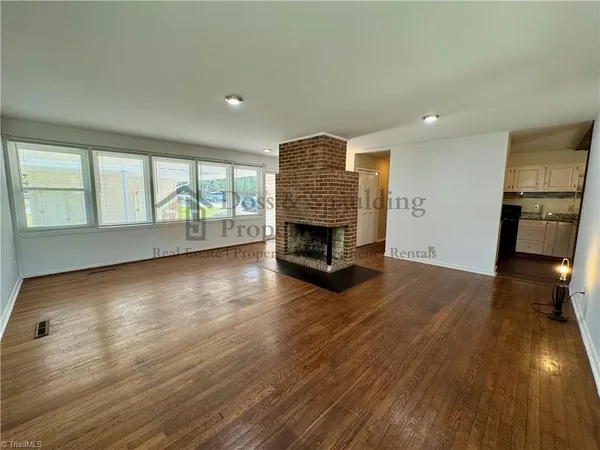 $1,925 | 2210 West Friendly Avenue, Greensboro, NC 27403