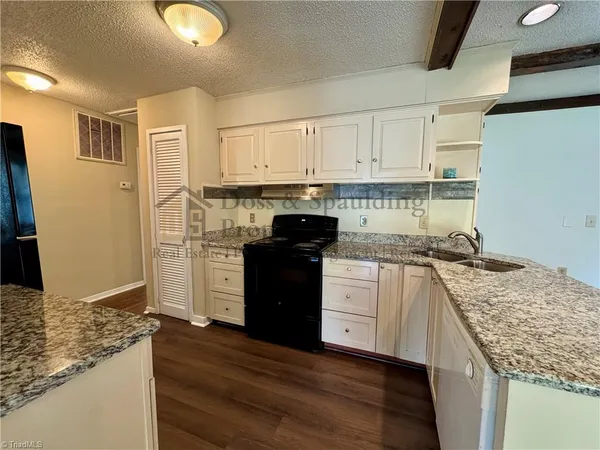 $1,925 | 2210 West Friendly Avenue, Greensboro, NC 27403