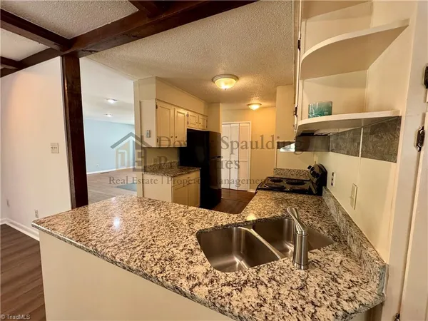 $1,925 | 2210 West Friendly Avenue, Greensboro, NC 27403