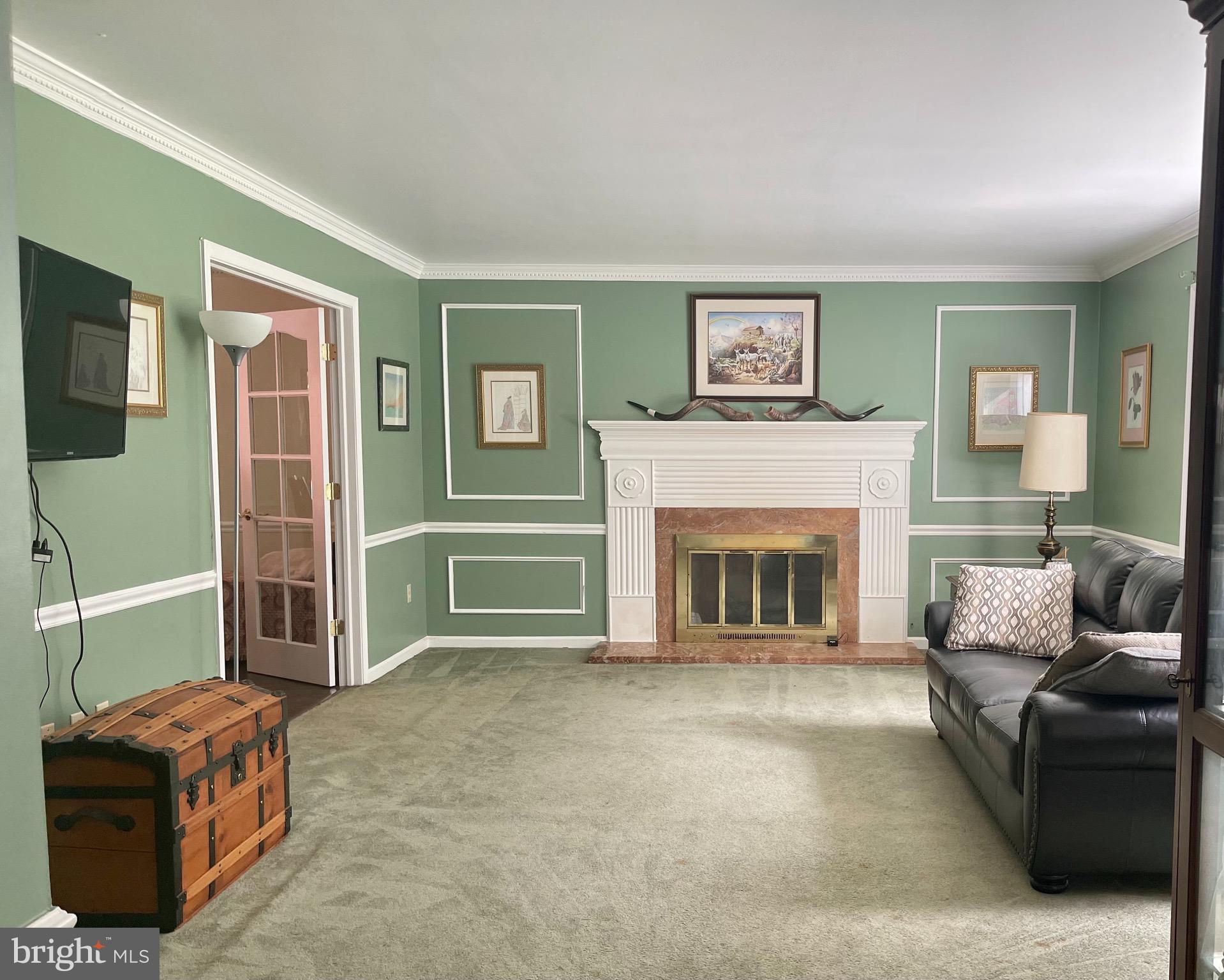 6180 Evergreen Mountain Road Broad Run, VA 20137 - Photo 2 of 23 Formal Living Room