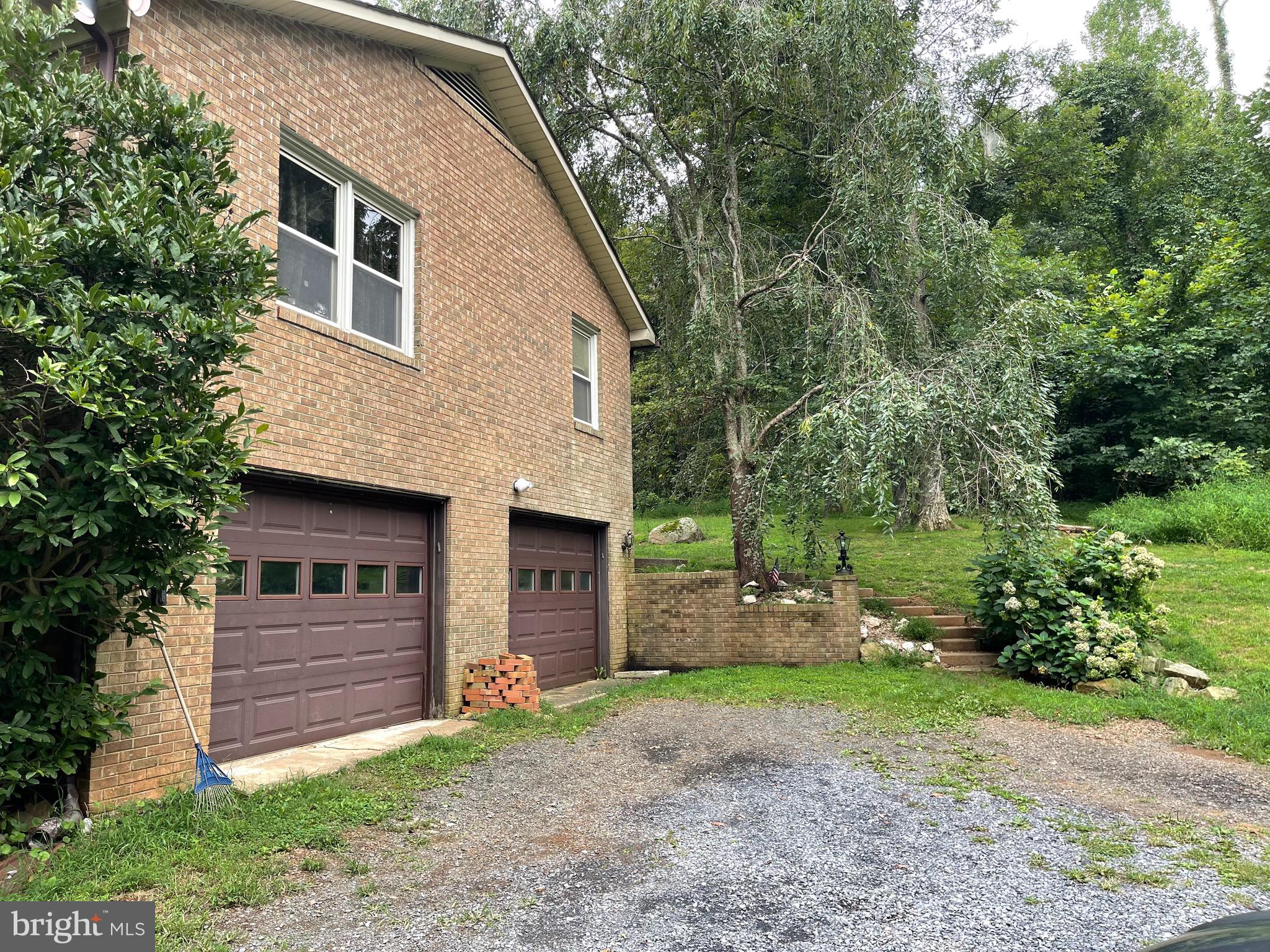 6180 Evergreen Mountain Road Broad Run, VA 20137 - Photo 18 of 23 2 Car Oversized Garage