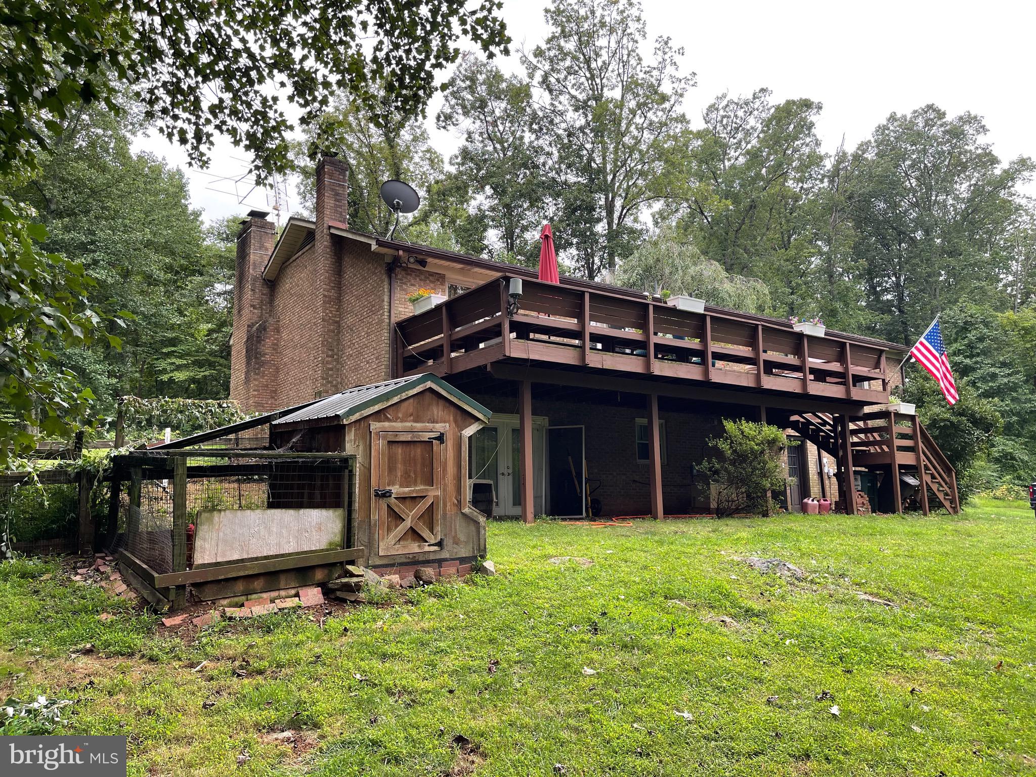 6180 Evergreen Mountain Road Broad Run, VA 20137 - Photo 20 of 23 Deck/chicken coop