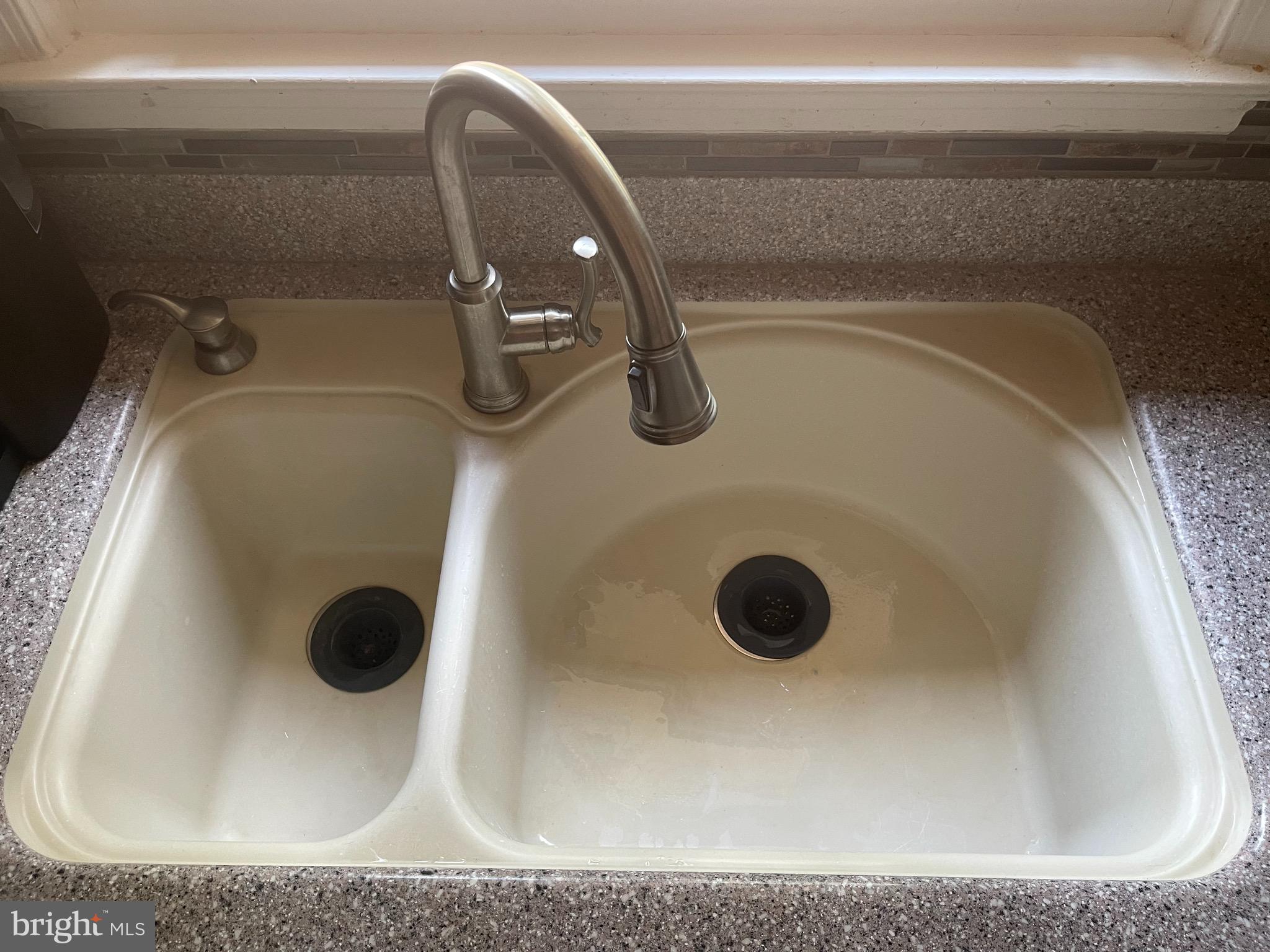 6180 Evergreen Mountain Road Broad Run, VA 20137 - Photo 4 of 23 Deep Double Sink in Kitchen