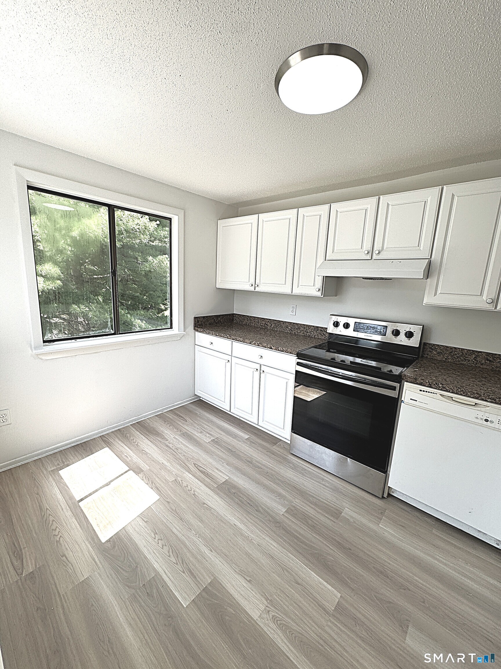 7 Padanaram Road, Unit J221 Danbury, CT 06811 - Photo 5 of 13