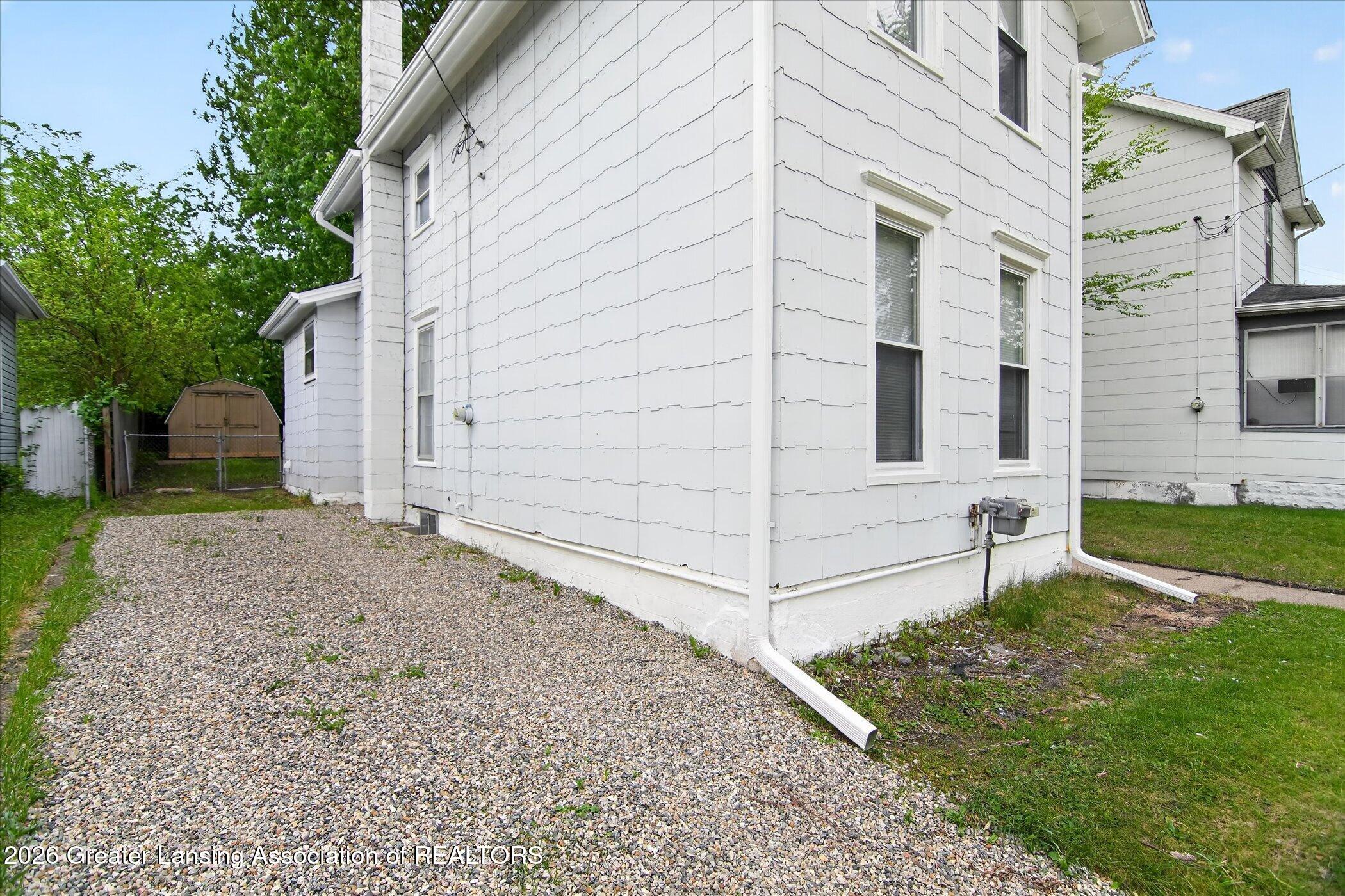 513 North Waterloo Avenue Jackson, MI 49201 - Photo 6 of 40 07-513-N-Waterloo-Ave-WindowStill