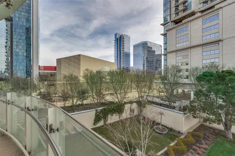 $1,825,000 | 1918 Olive Street, Unit 202, Dallas, TX 75201