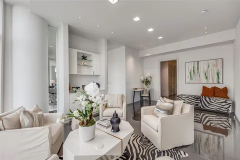$1,825,000 | 1918 Olive Street, Unit 202, Dallas, TX 75201