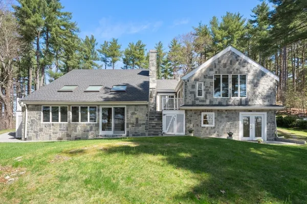 $1,890,000 | 40 Hobbs Brook Road, Weston, MA 02493