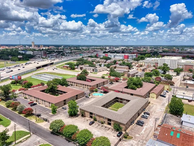 $130,000 | 1421 South 12th Street, Unit 211, Waco, TX 76706