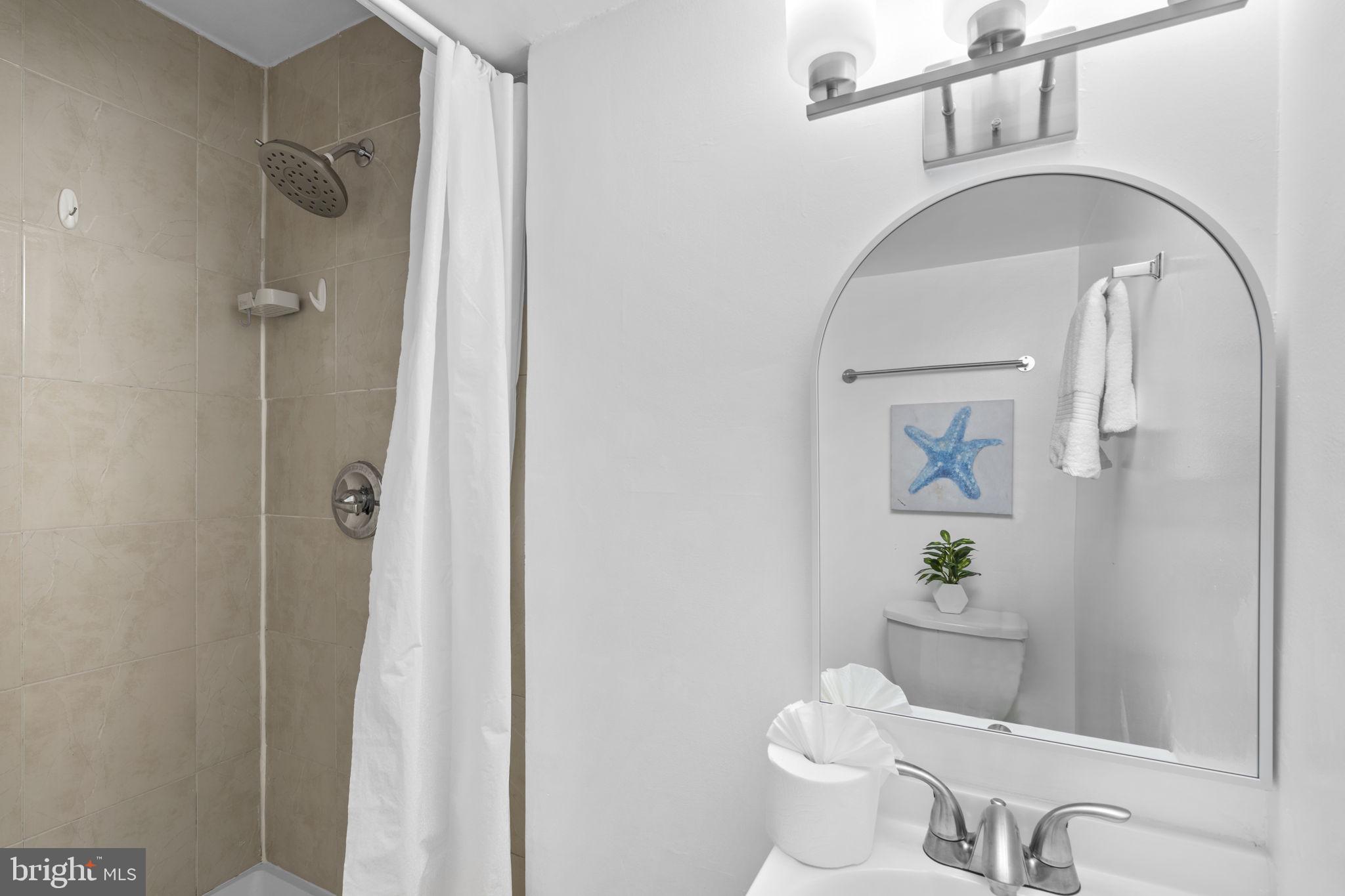 6620 Burlington Place, Unit 6620 Springfield, VA 22152 - Photo 26 of 31 Full Bathroom