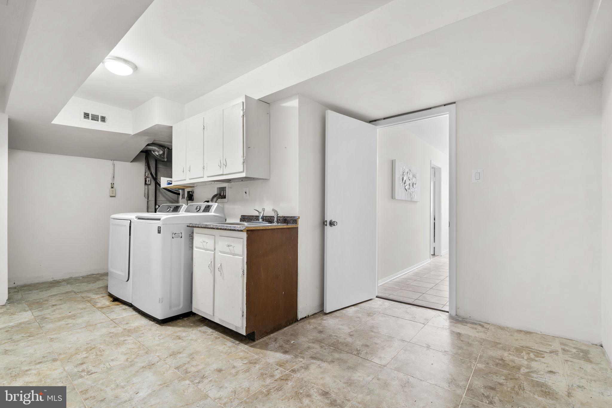 6620 Burlington Place, Unit 6620 Springfield, VA 22152 - Photo 27 of 31 Laundry