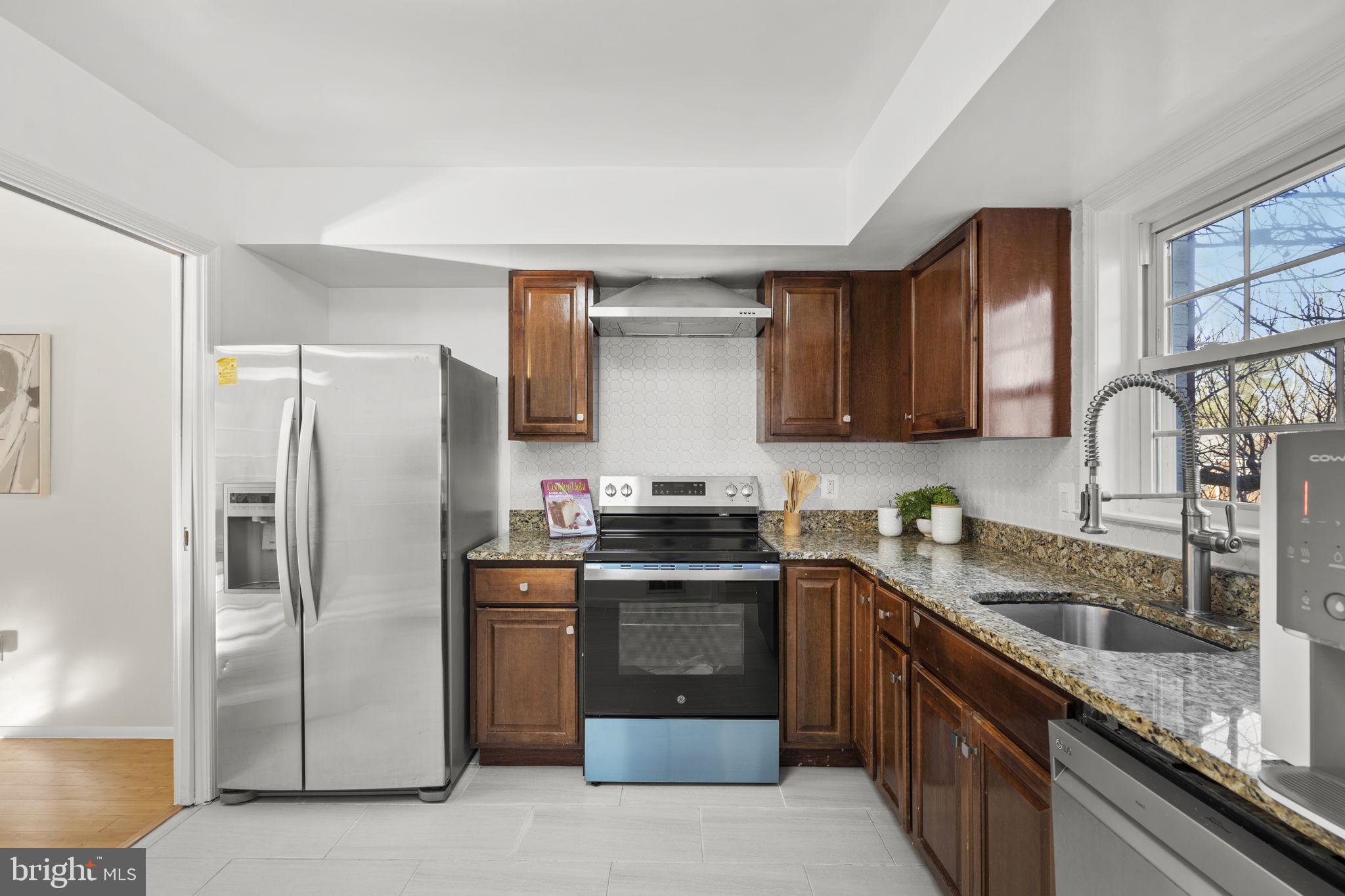 6620 Burlington Place, Unit 6620 Springfield, VA 22152 - Photo 10 of 31 Kitchen