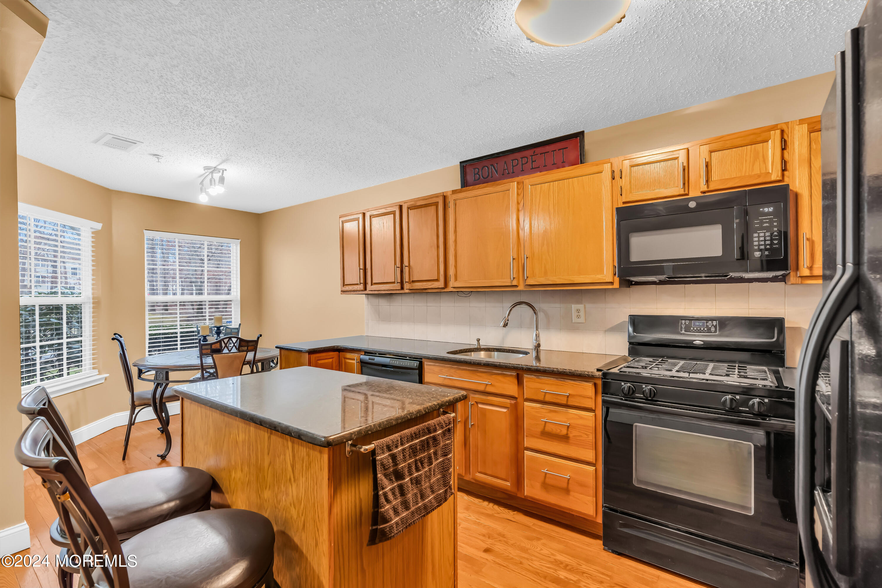 4202 Norma Place Toms River, NJ 08755 - Photo 10 of 33 014_dsc04003