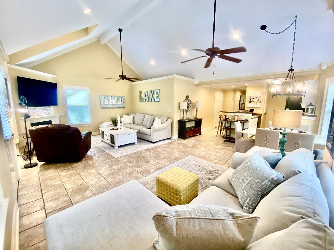 29 Frank Freeway Iuka, MS 38852 - Photo 11 of 31 a living room with furniture and a flat screen tv
