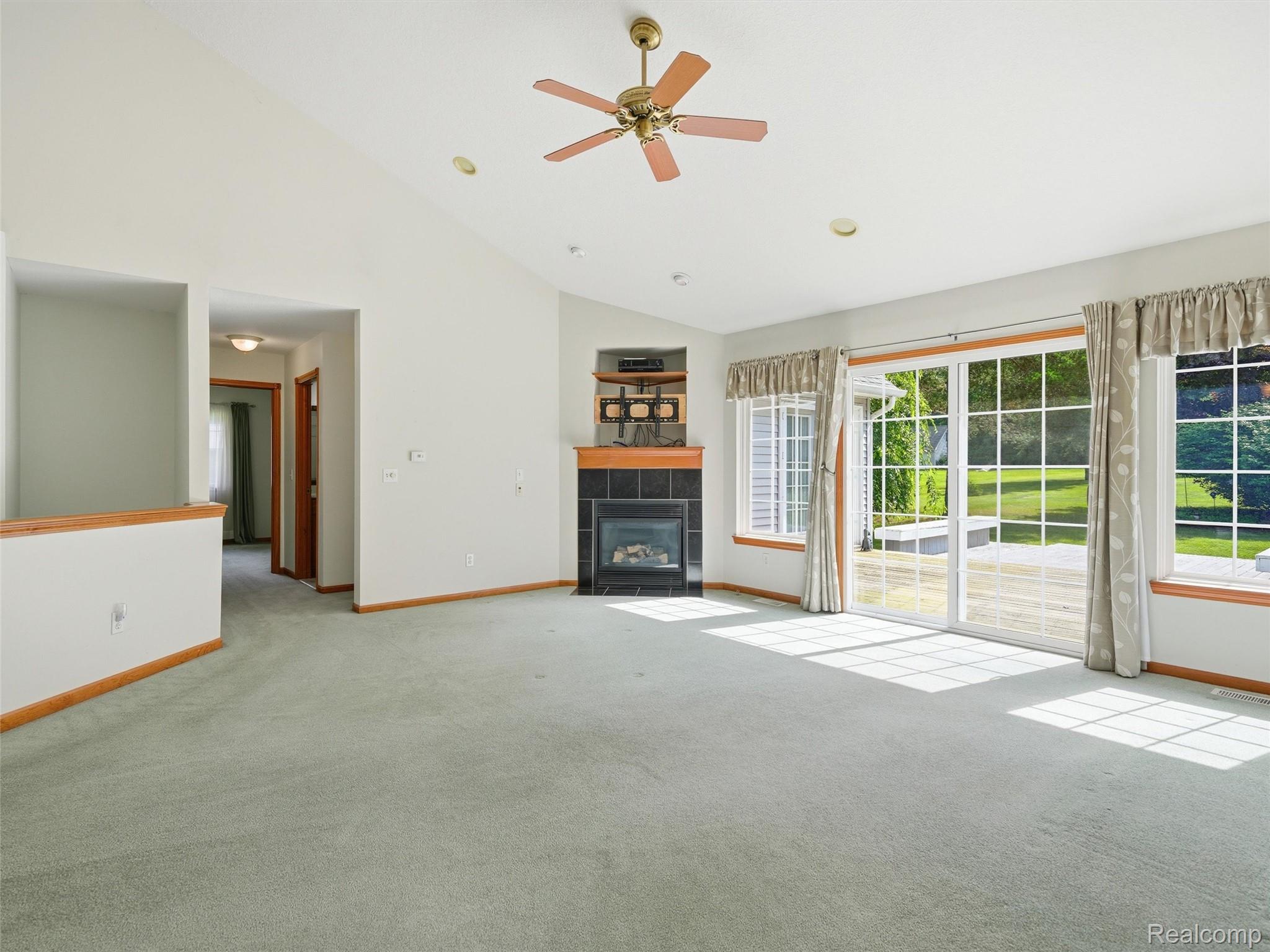 10288 Carmer Road Fenton, MI 48430 - Photo 15 of 52 28-DSC09701.jpg